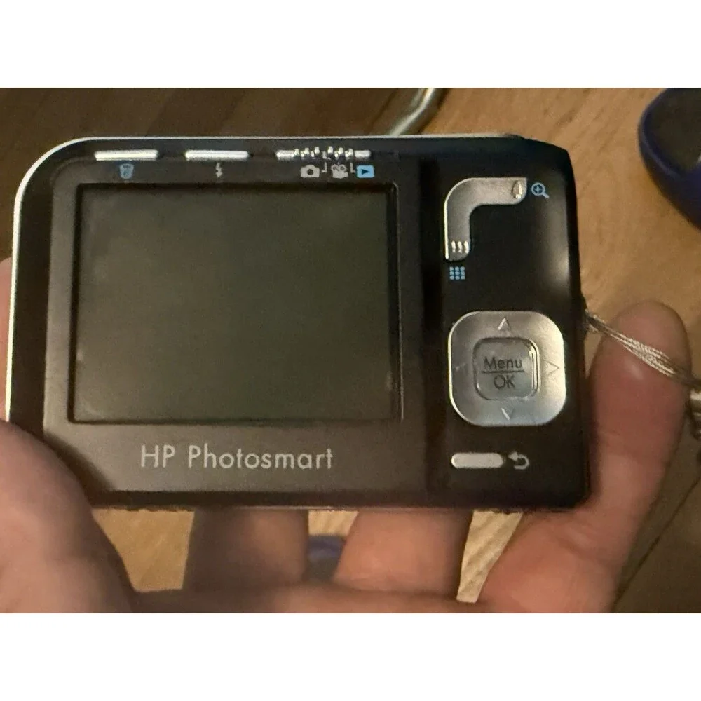 HP PhotoSmart M447 5.0 Digital Camera - Black W/ strap